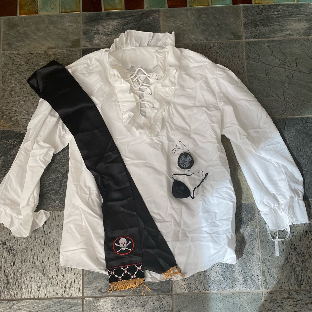 Men’s Buccaneer Pirate Shirt XL Costume Cosplay with Accessories